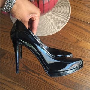 Nine West Black Patent Leather Heels Pumps Size 6M